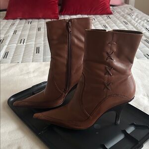 Women's Brown Pointed-Toe Mid-Heel Ankle Boots